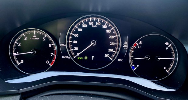 Universal Mazda gauge package is both traditional and elegant