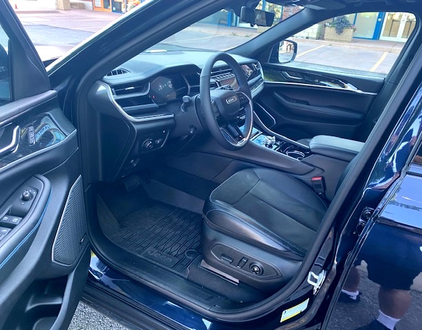 Roomy elegant cabin of the Grand Cherokee